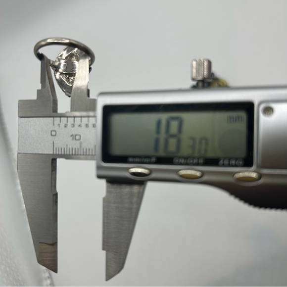 Elegant Black and Silver Tone 'Costume Jewelry' Ring SZ. 8 & 2 Sets of earrings - Picture 14 of 16